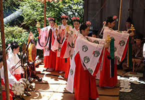 Yutoku-no-mai Dance (Sekiheki Shrine)